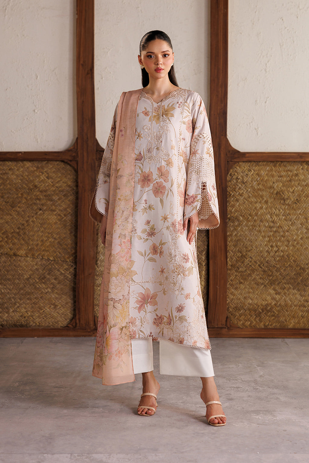 Iznik - Ibe-05 Embroidered Lawn