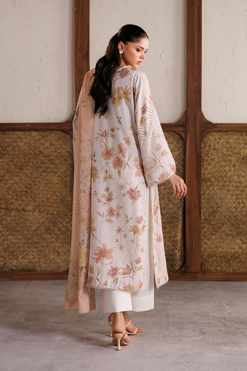 Iznik - Ibe-05 Embroidered Lawn
