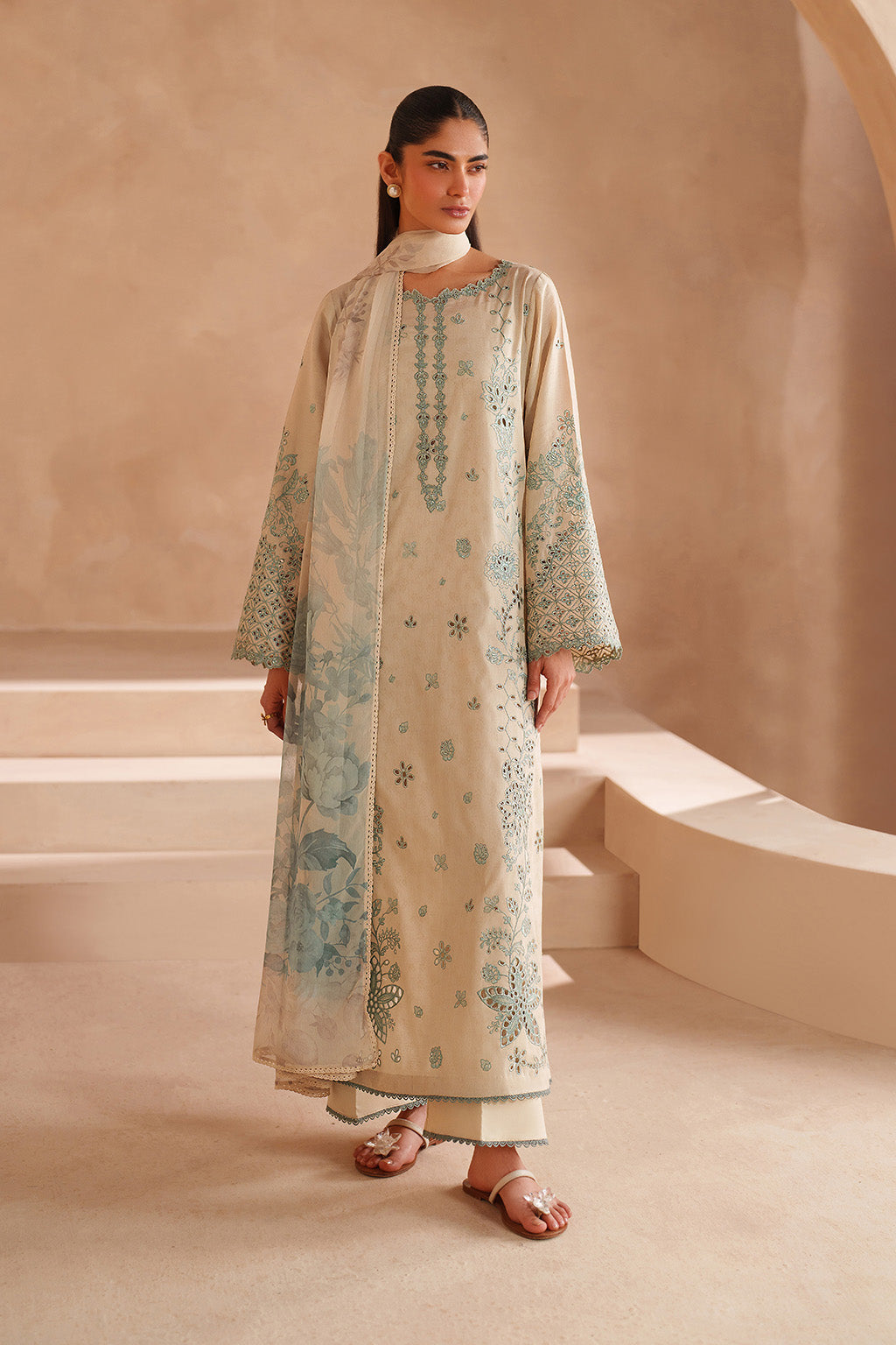 Iznik - Ue-605  Embroidered Lawn