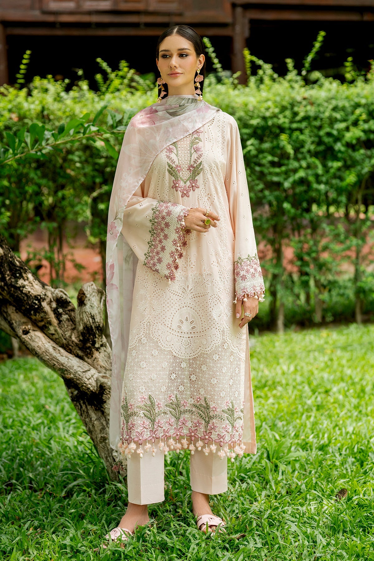 Baroque - Embroidered Lawn UF-4272