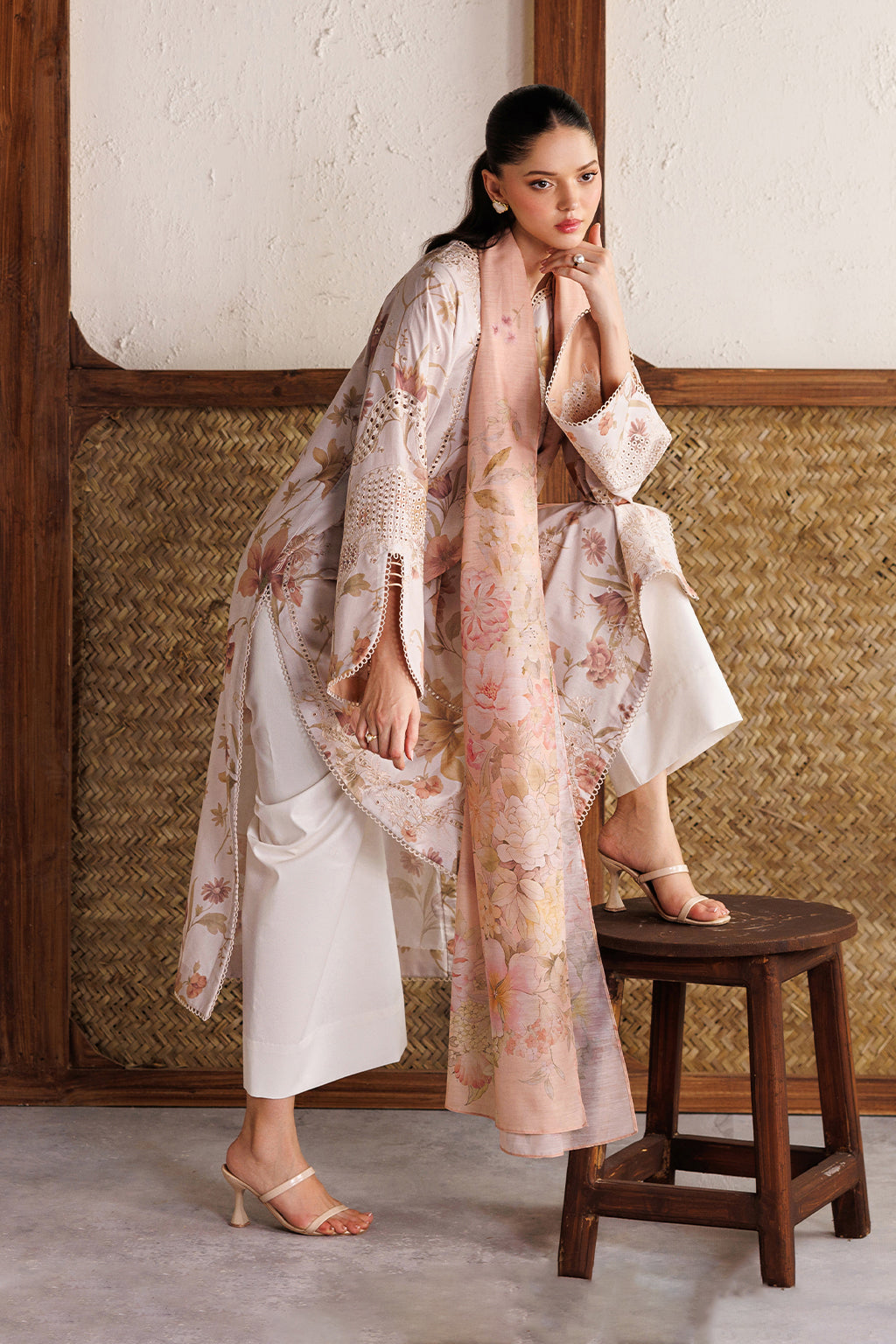 Iznik - Ibe-05 Embroidered Lawn