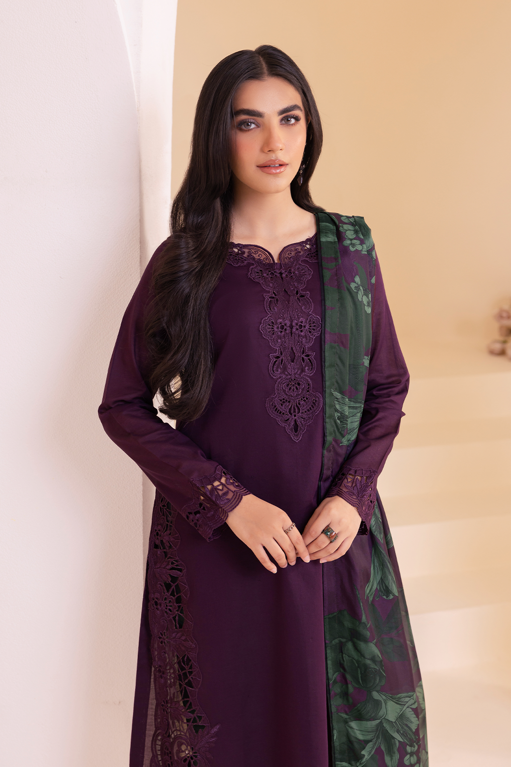 Iznik - Ue-257 Embroidered Lawn