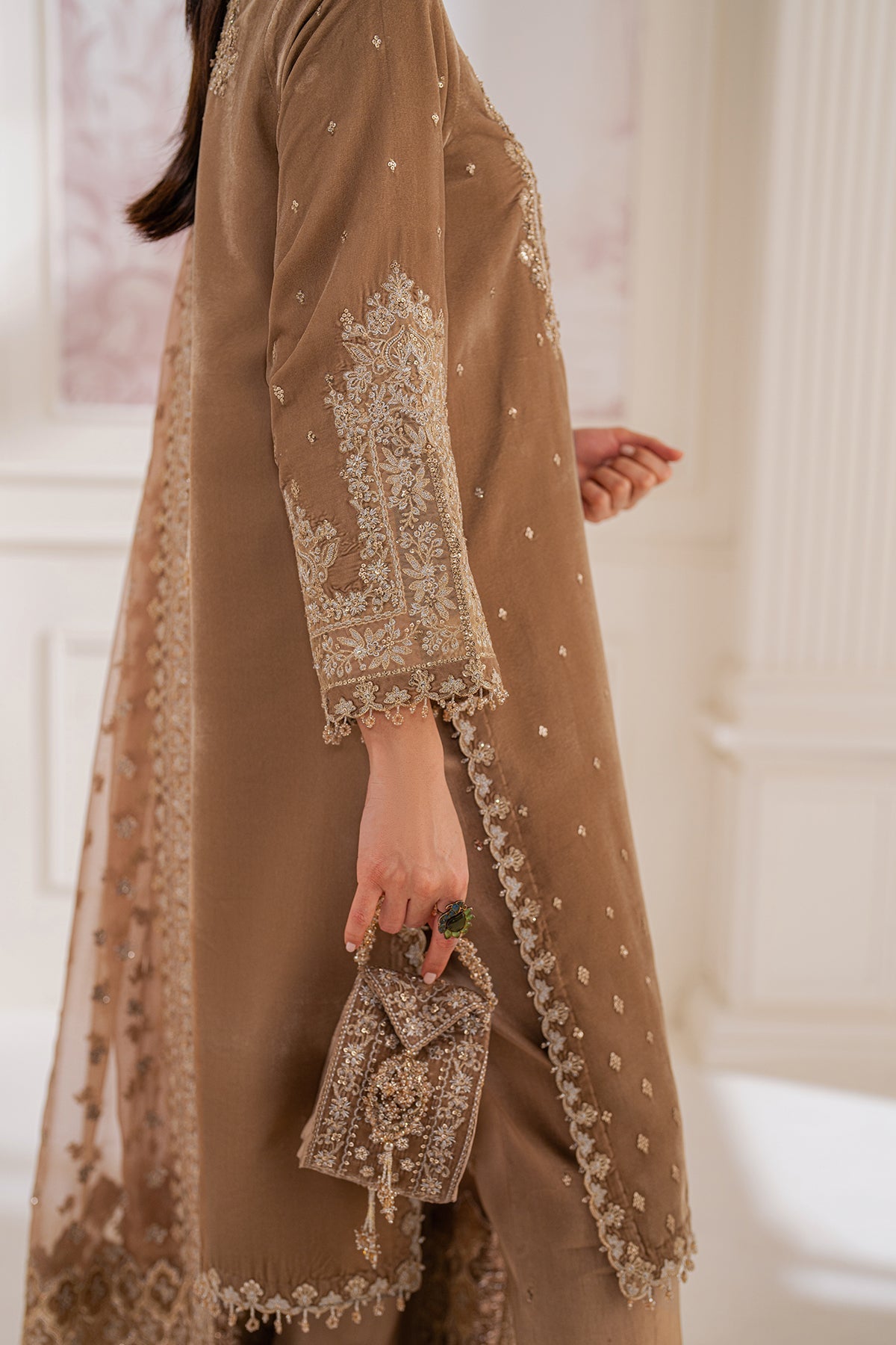 Baroque - Embroidered Velvet SF-754
