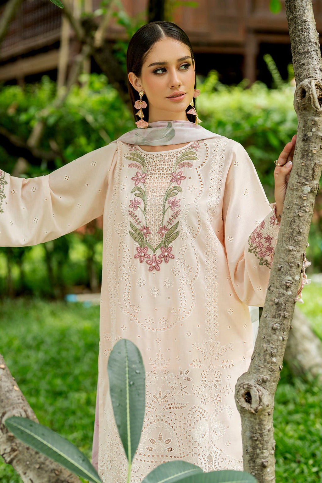 Baroque - Embroidered Lawn UF-4272