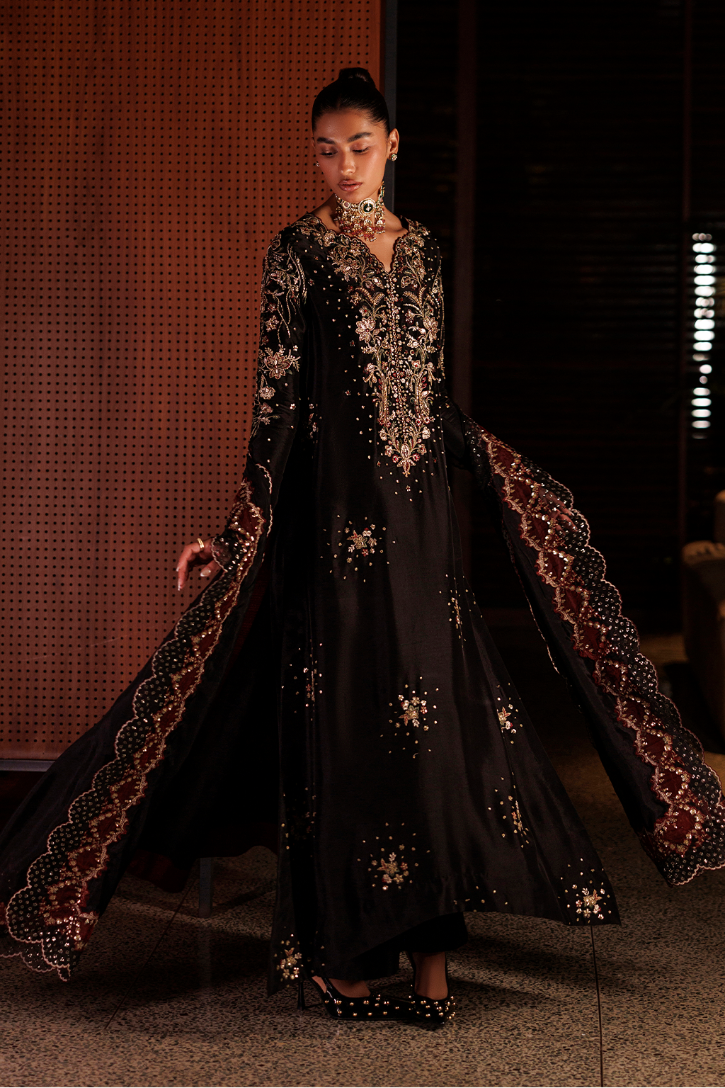 Iznik - Ue-716 Embroidered Ramen Silk
