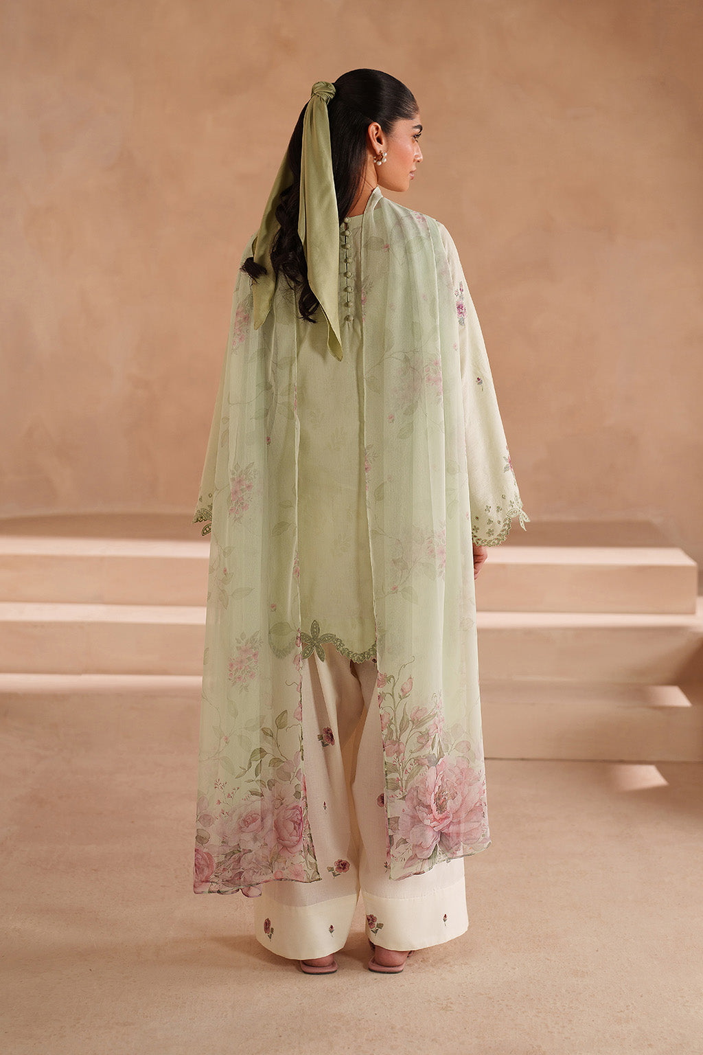 Iznik - Ue-606  Embroidered Lawn