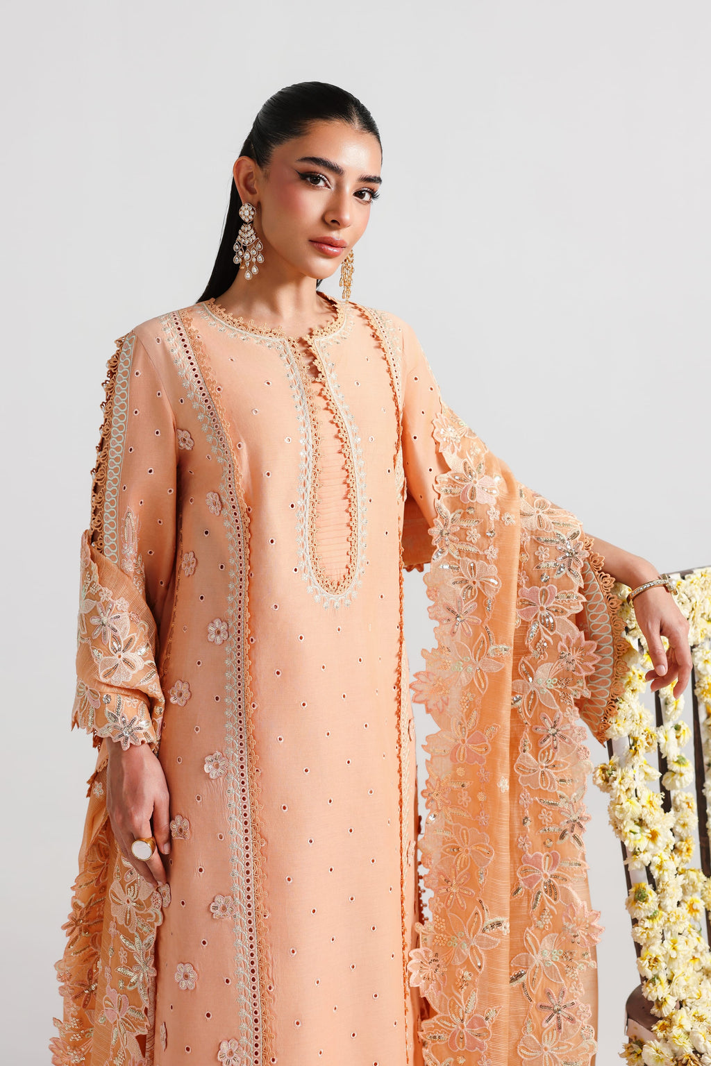 Akbar Aslam - Ravina