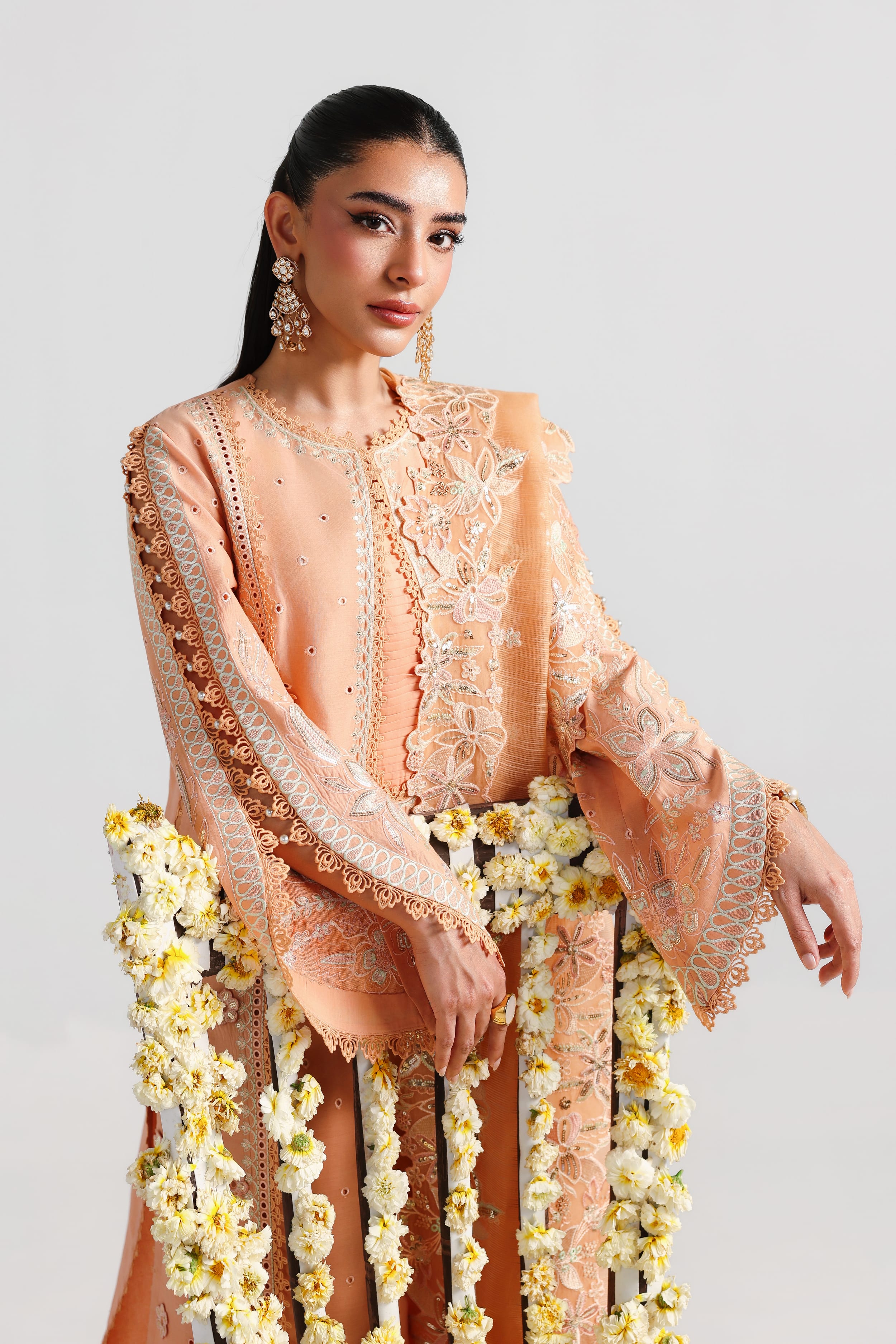 Akbar Aslam - Ravina