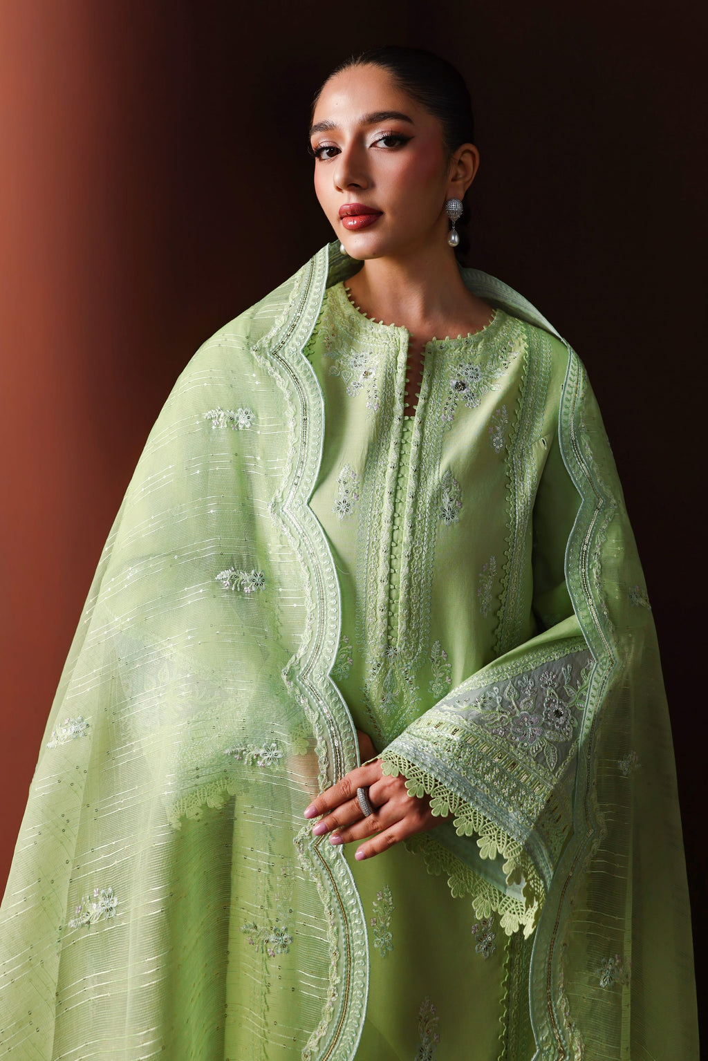 Akbar Aslam - Nayeli