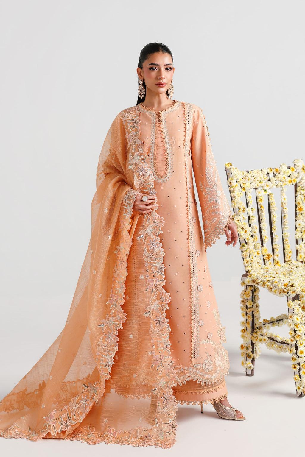 Akbar Aslam - Ravina