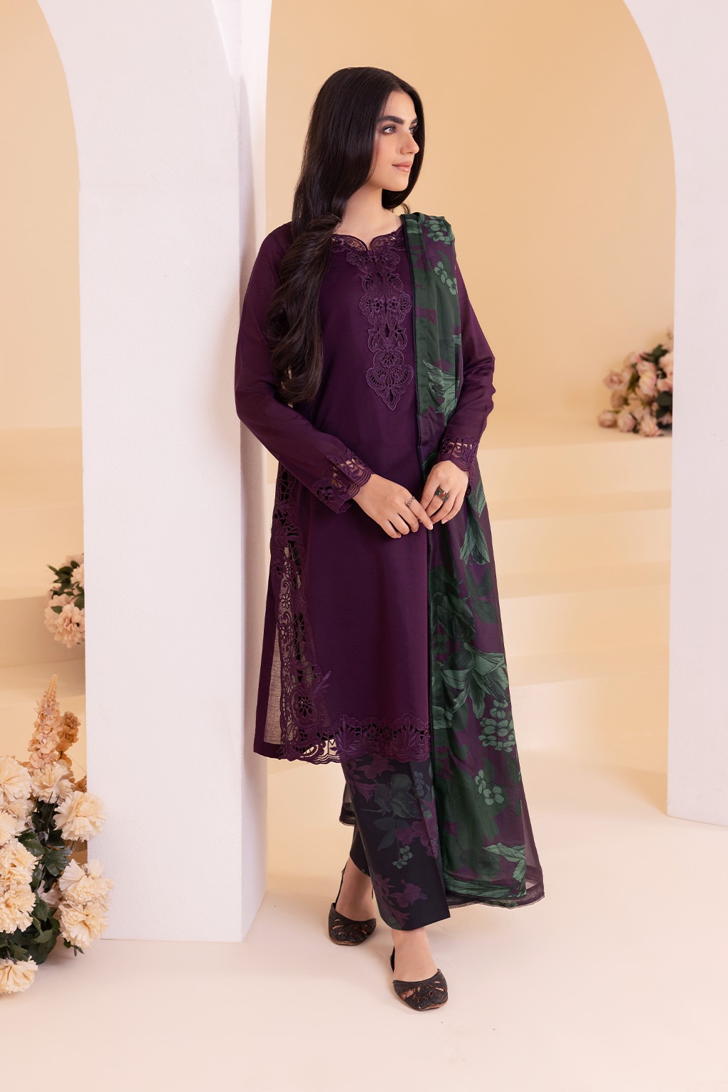 Iznik - Ue-257 Embroidered Lawn