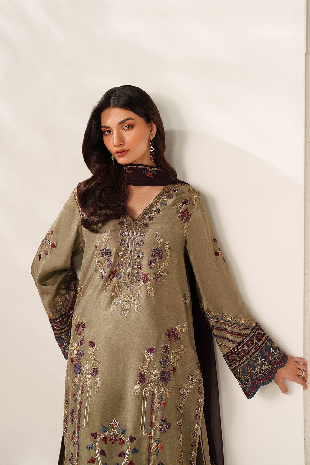 Iznik - Ue-614 Embroidered Ramen Silk