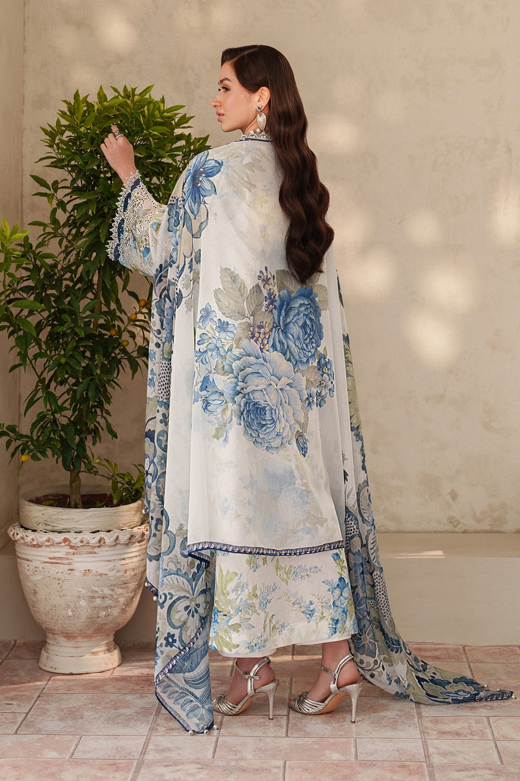 Baroque - Embroidered Lawn UF-4401
