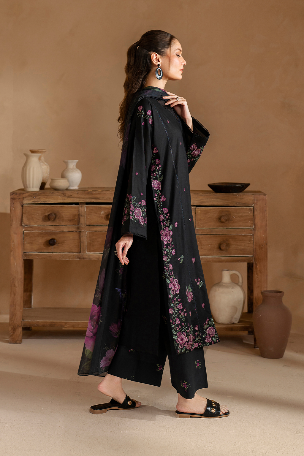 Iznik - Ue-477 Embroidered Lawn