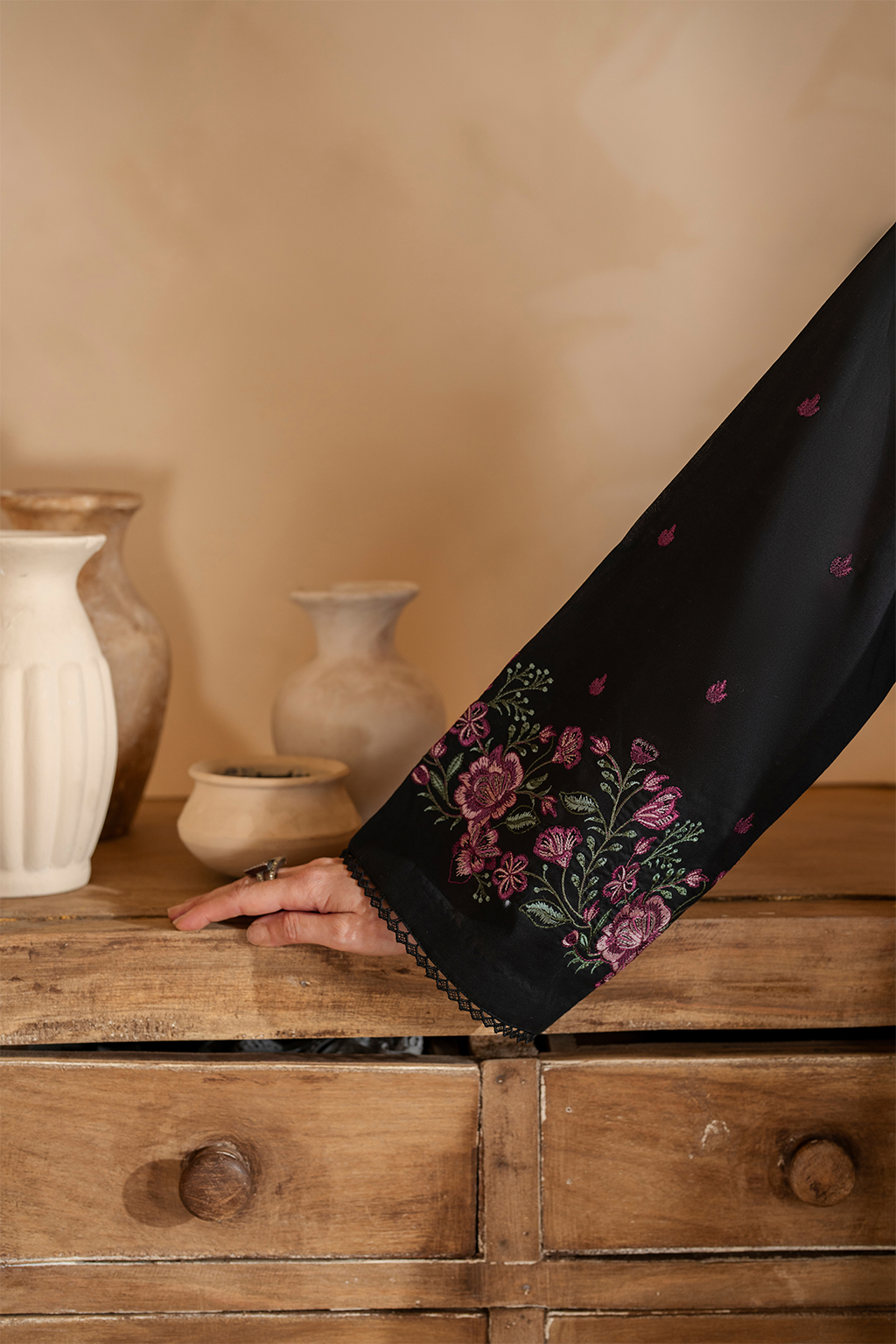 Iznik - Ue-477 Embroidered Lawn