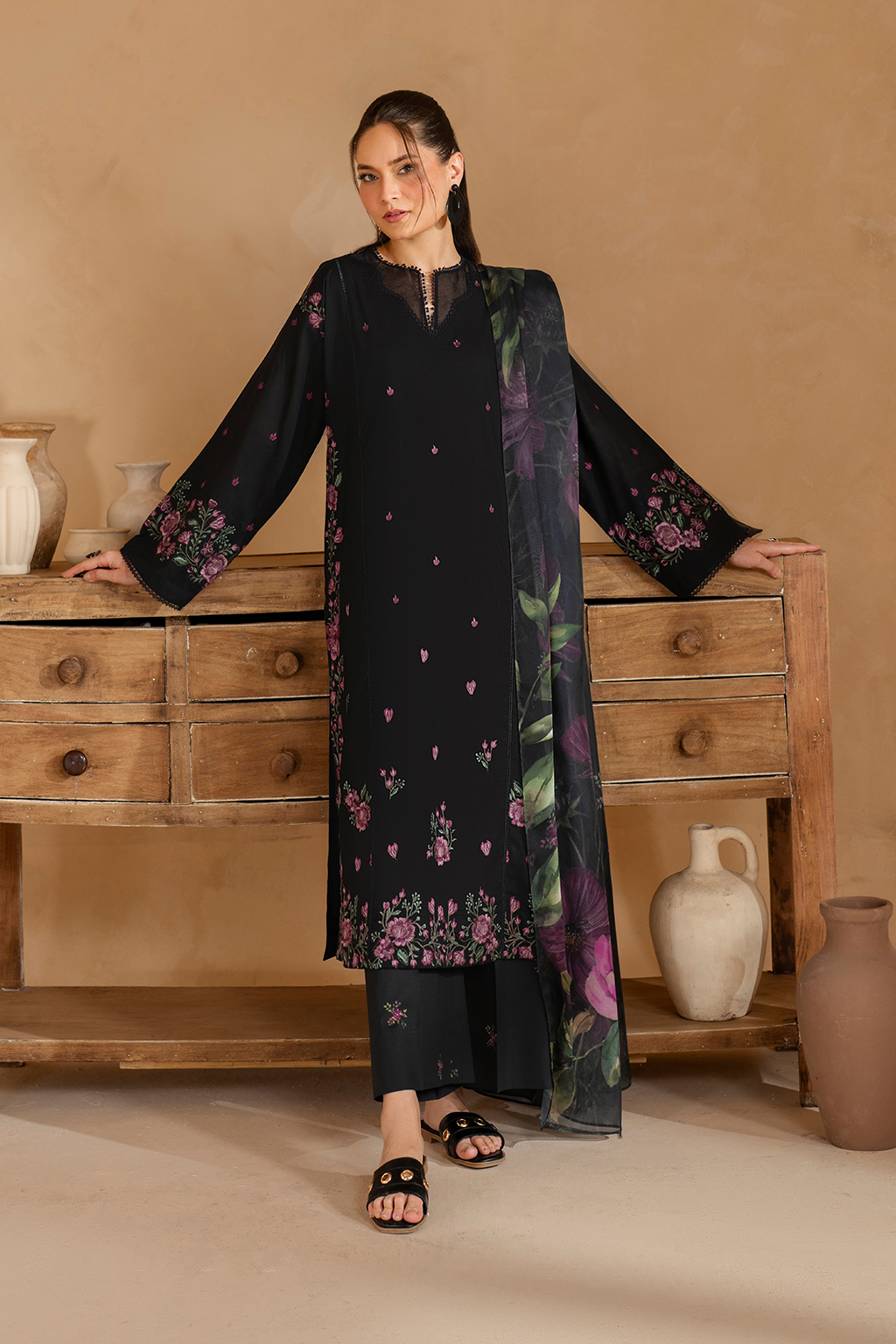Iznik - Ue-477 Embroidered Lawn