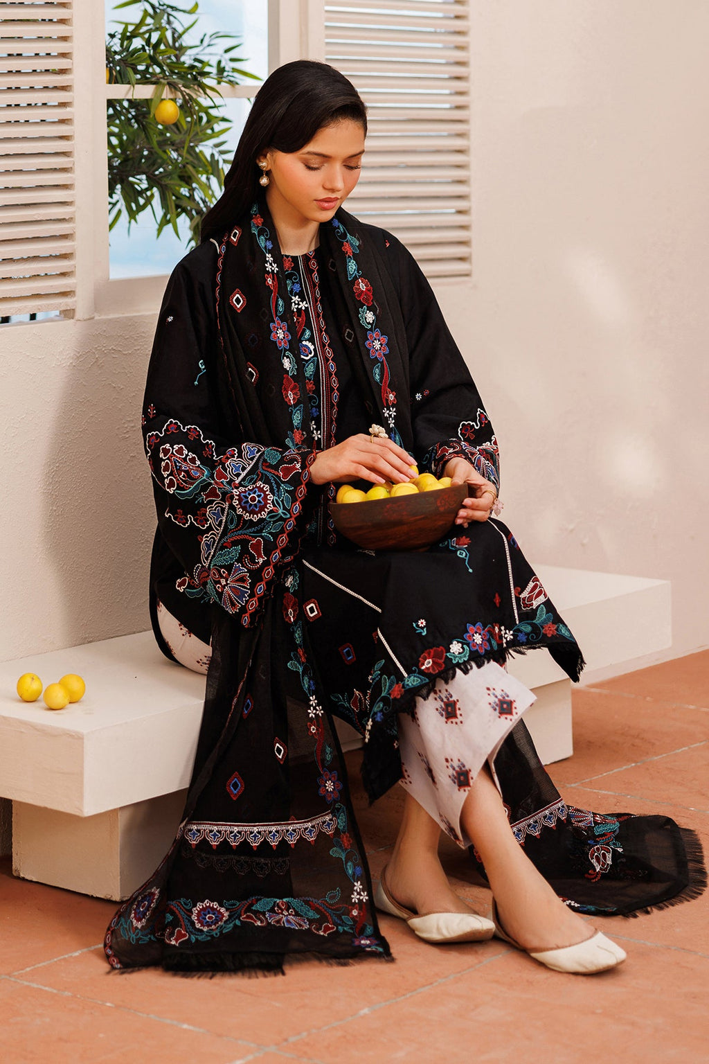 Baroque - Embroidered Lawn UF-4391