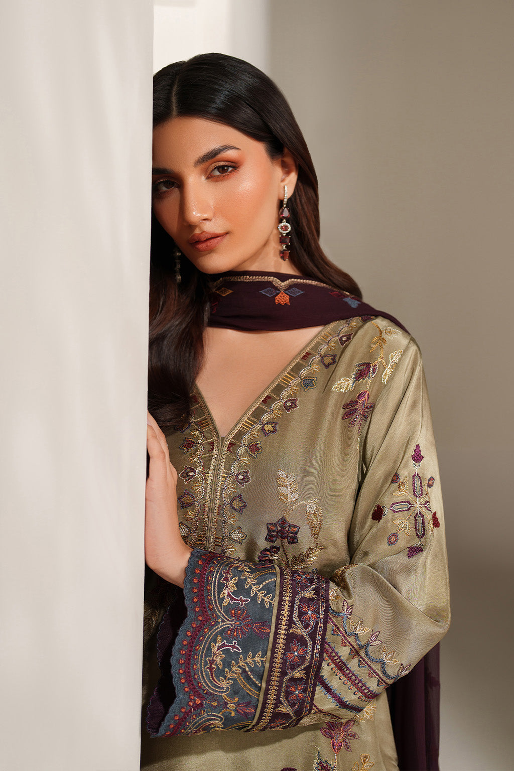 Iznik - Ue-614 Embroidered Ramen Silk