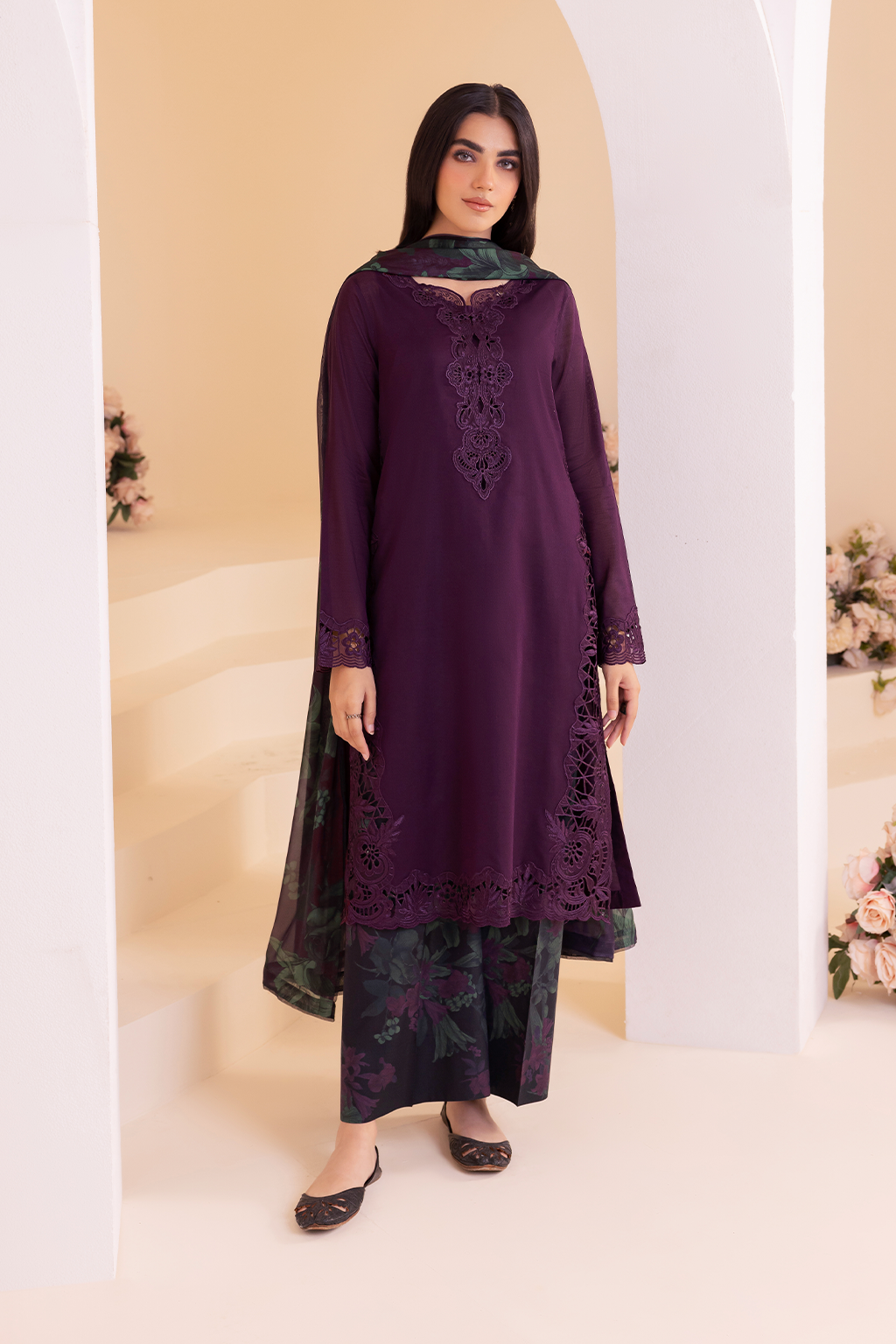 Iznik - Ue-257 Embroidered Lawn
