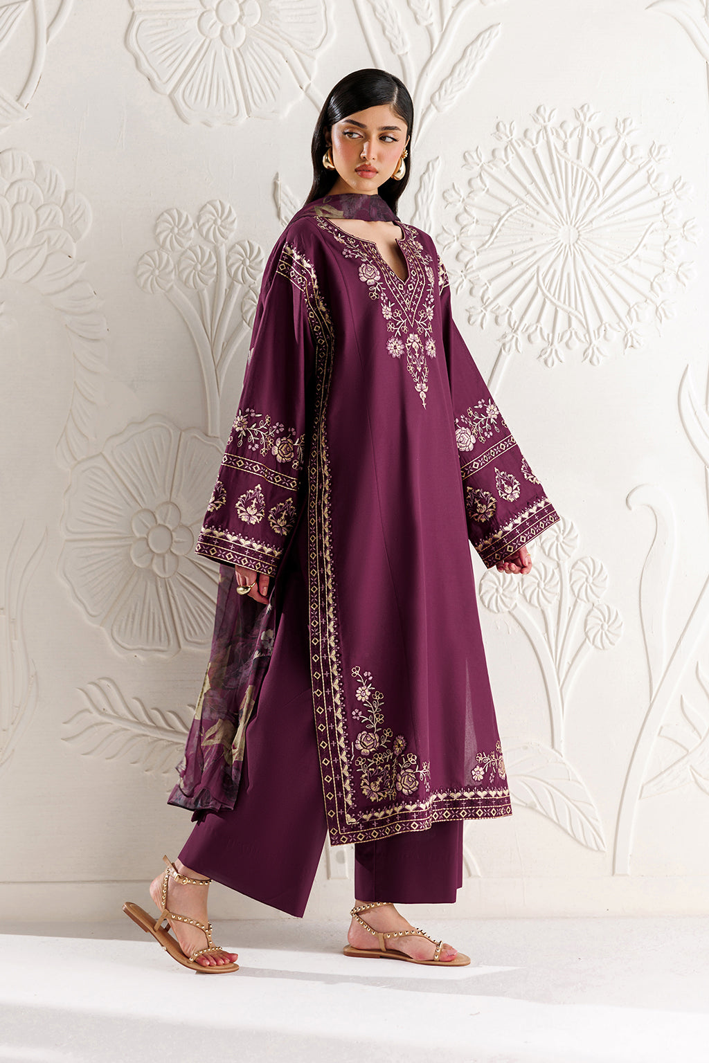 Iznik - Ue-691 Embroidered Lawn