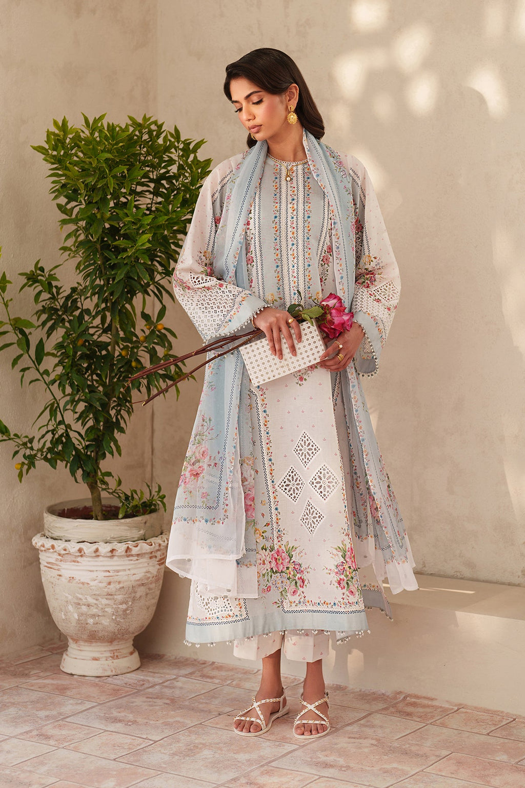 Baroque - Embroidered Lawn UF-4402