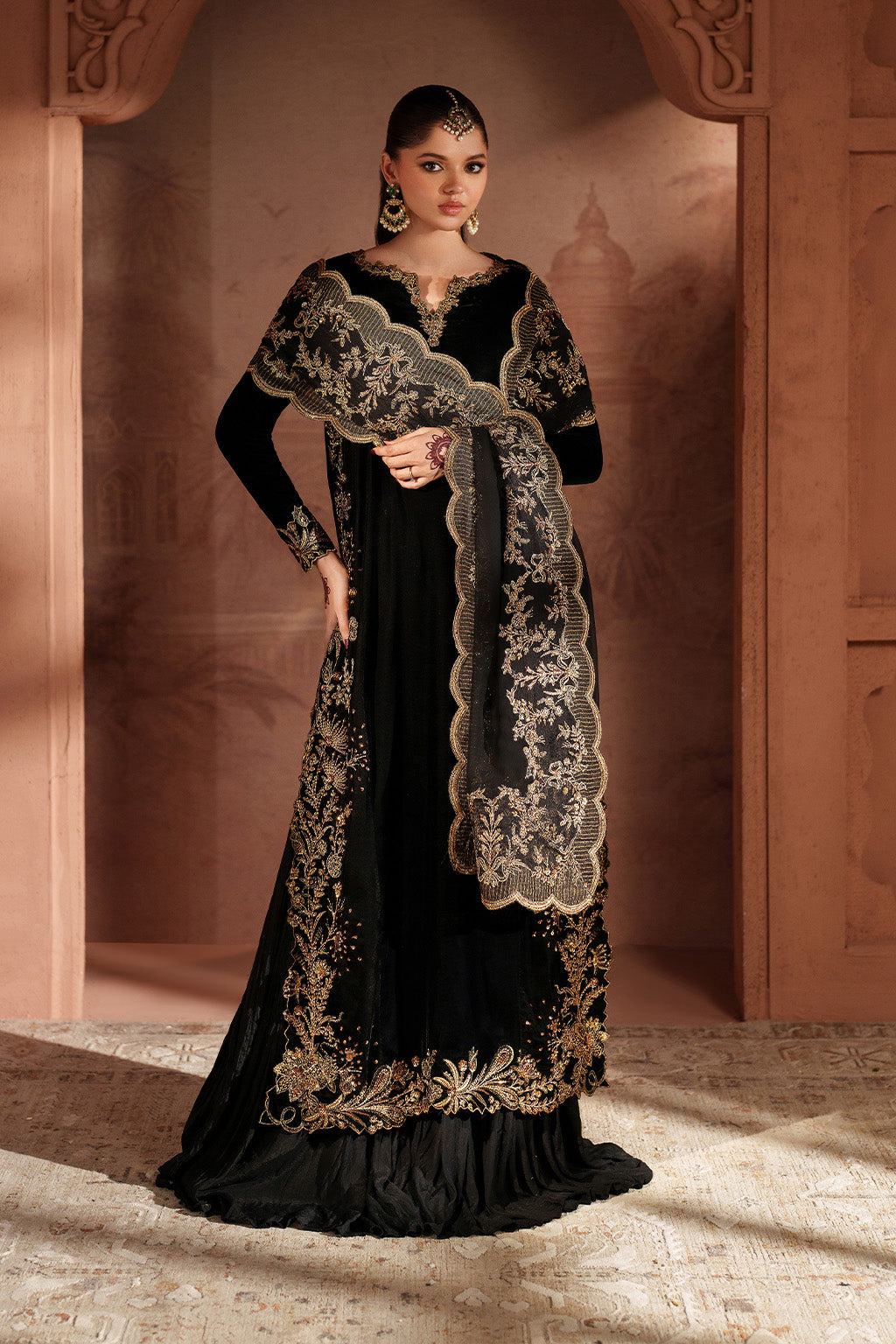 Iznik - Iv-62 Embroidered Velvet