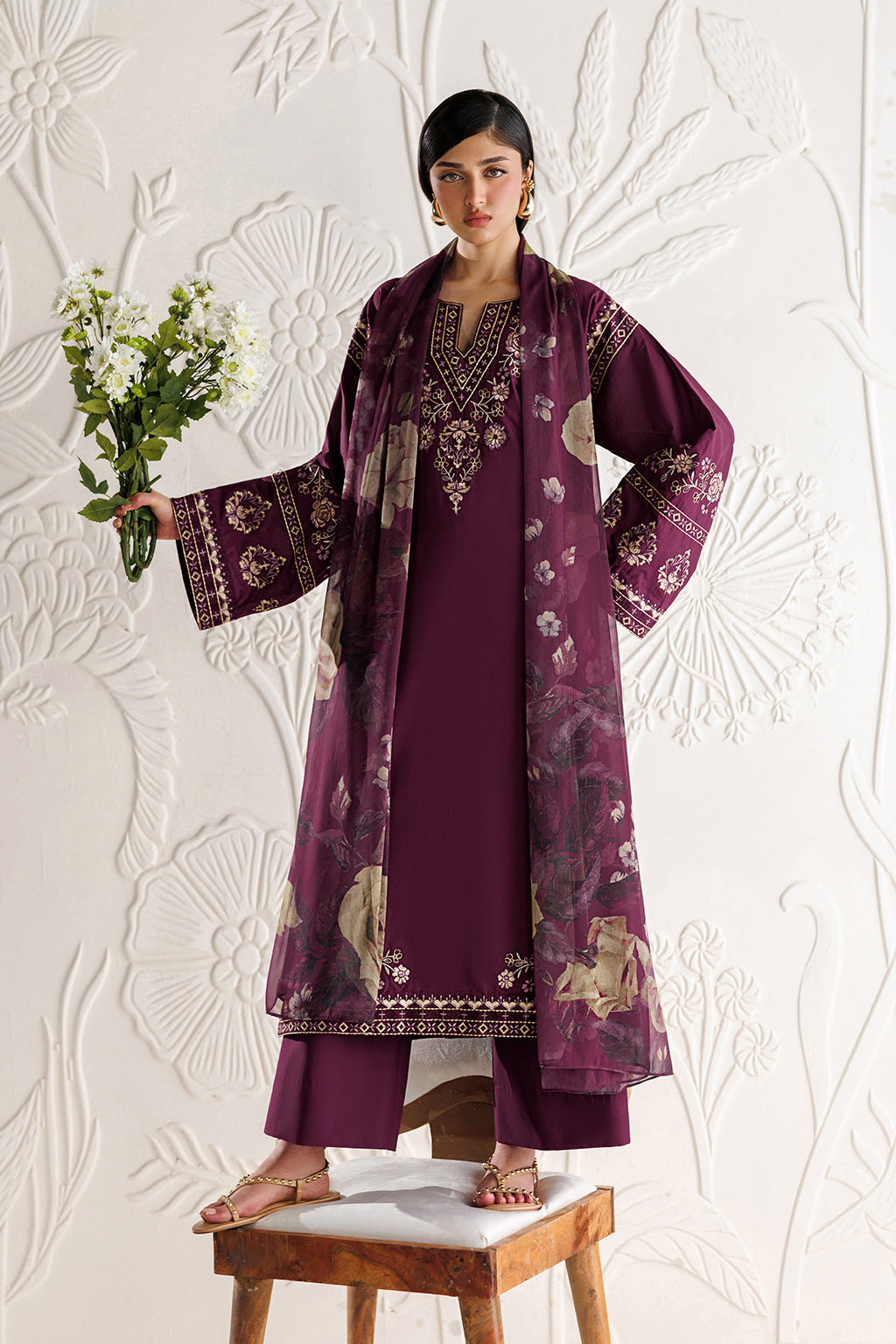 Iznik - Ue-691 Embroidered Lawn