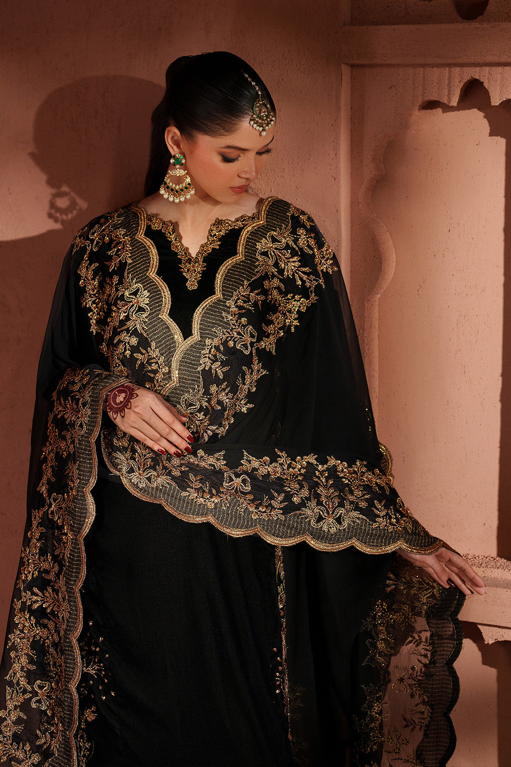 Iznik - Iv-62 Embroidered Velvet