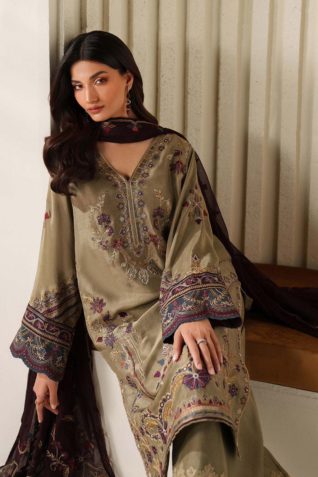Iznik - Ue-614 Embroidered Ramen Silk