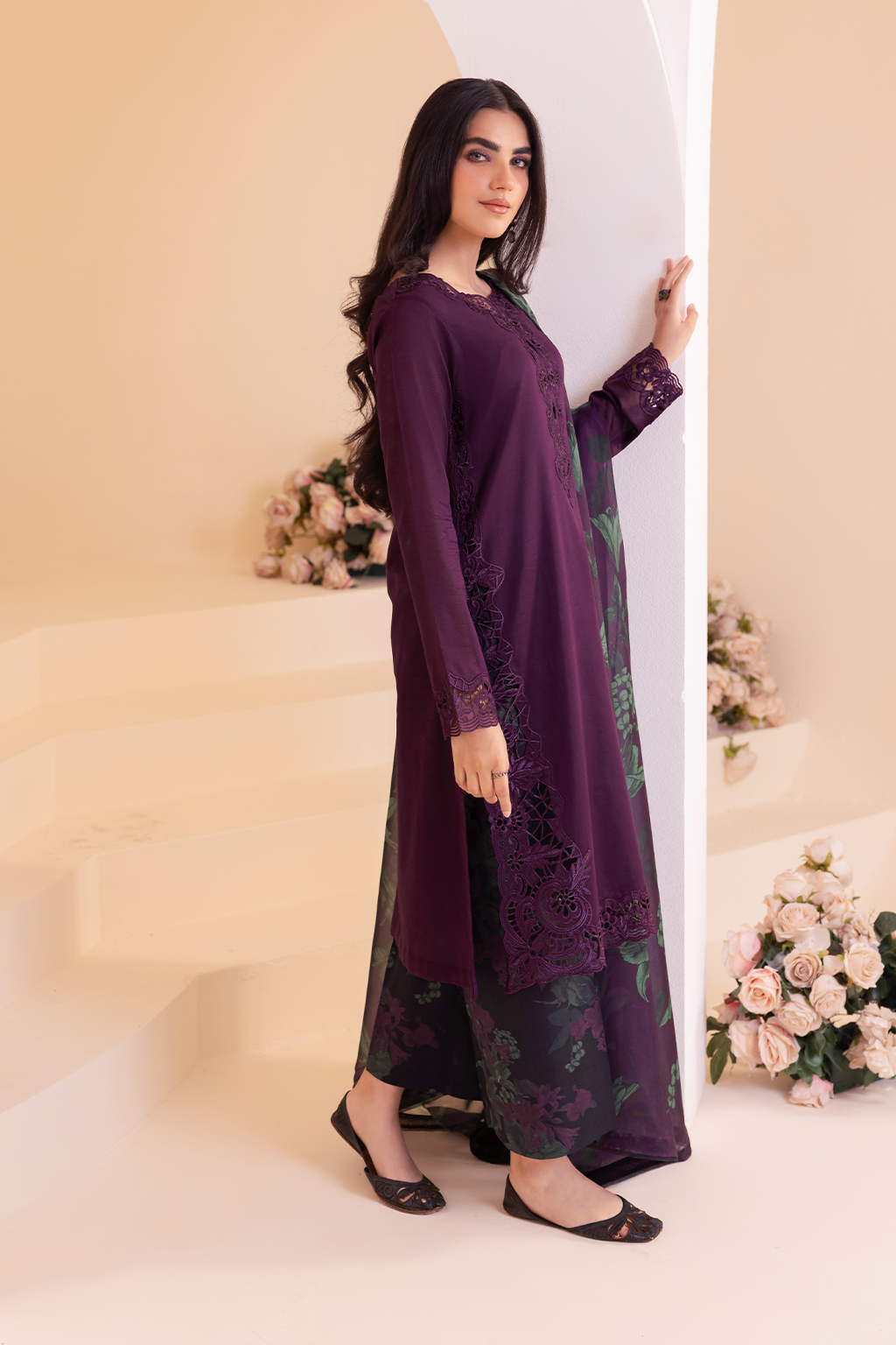 Iznik - Ue-257 Embroidered Lawn