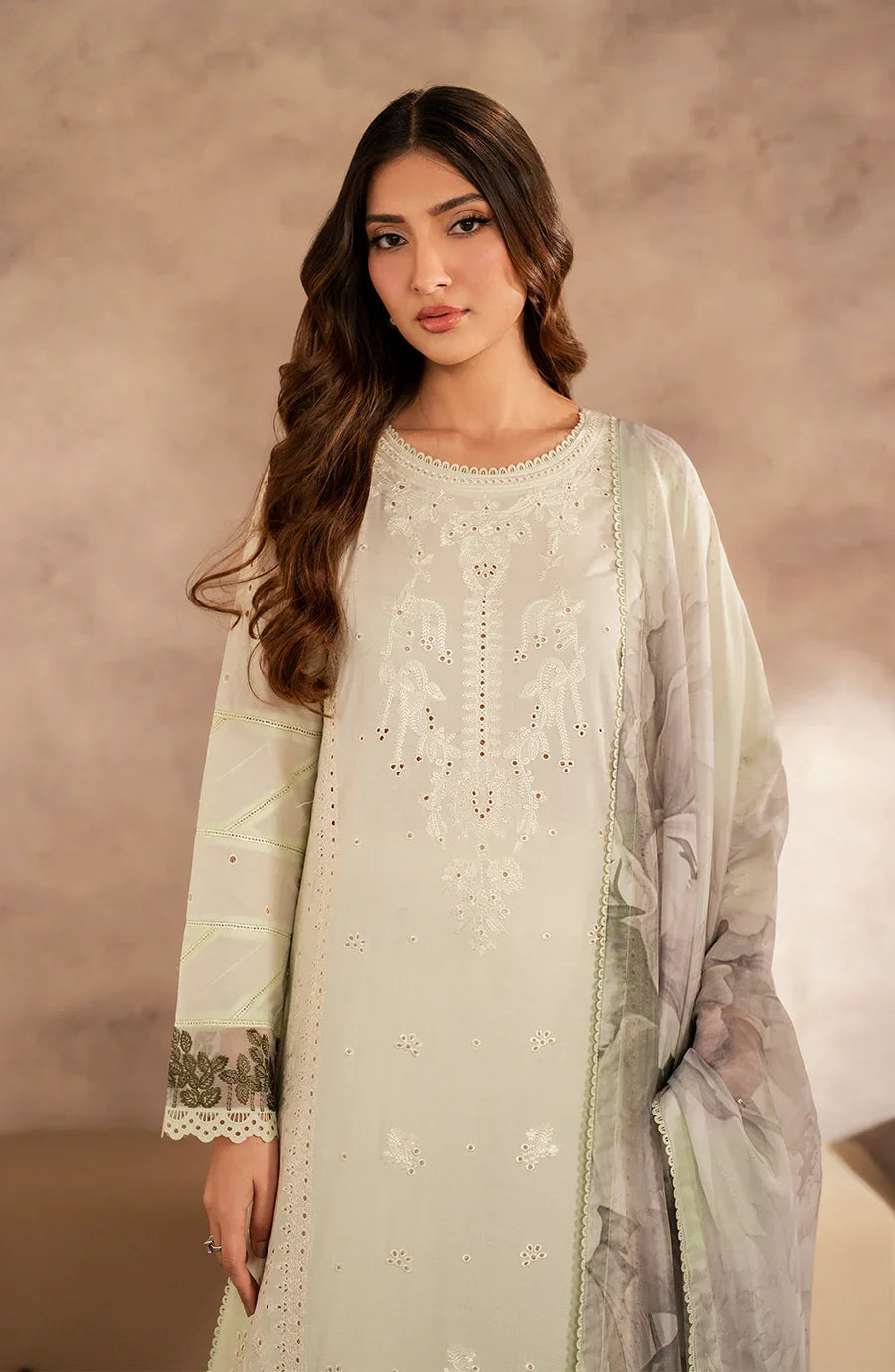 Zarif - Unst-Lwn-08 Roohal