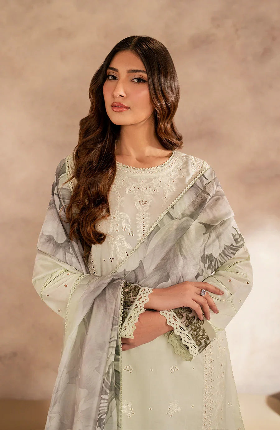 Zarif - Unst-Lwn-08 Roohal
