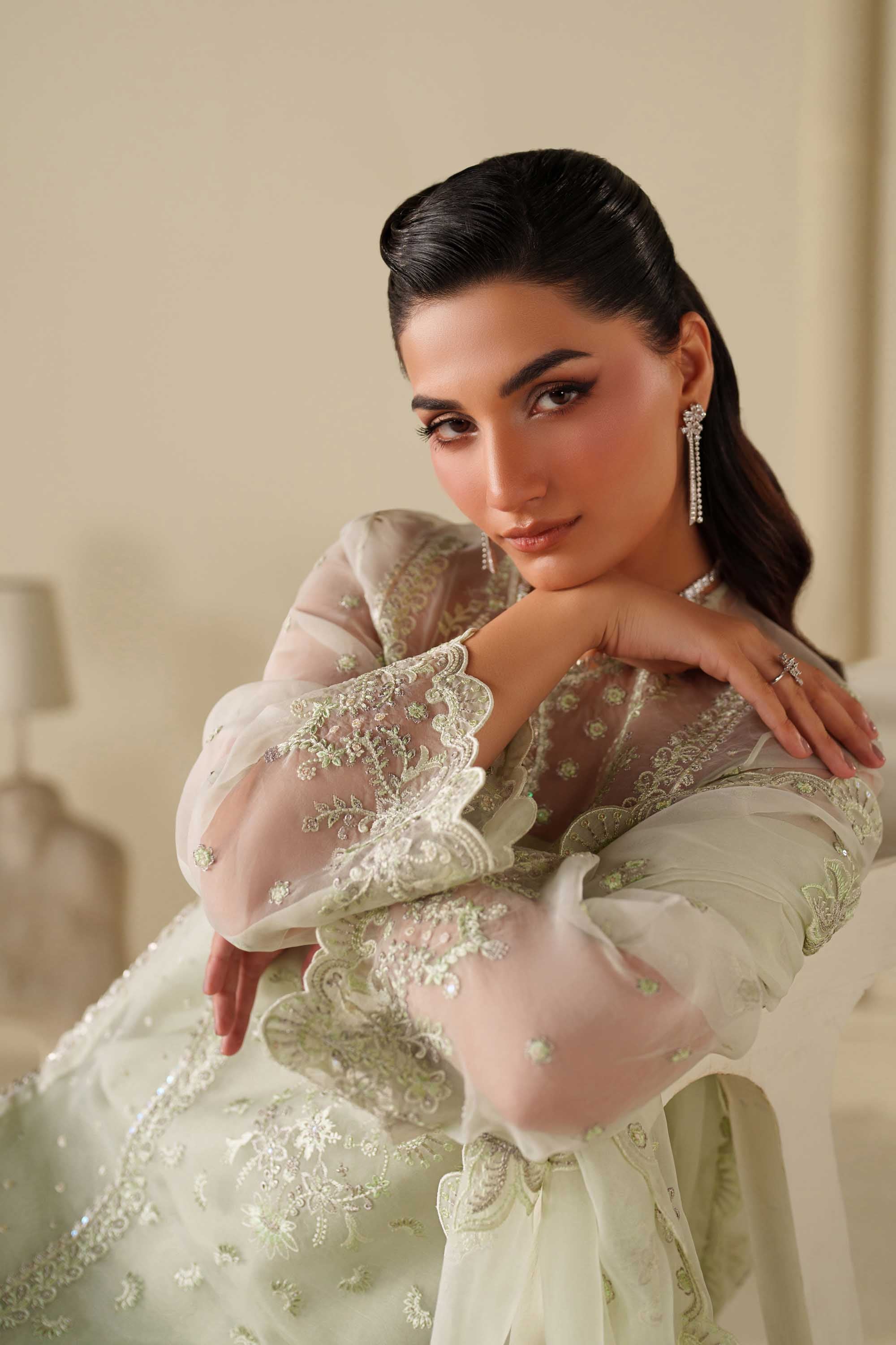 Akbar Aslam - Elan