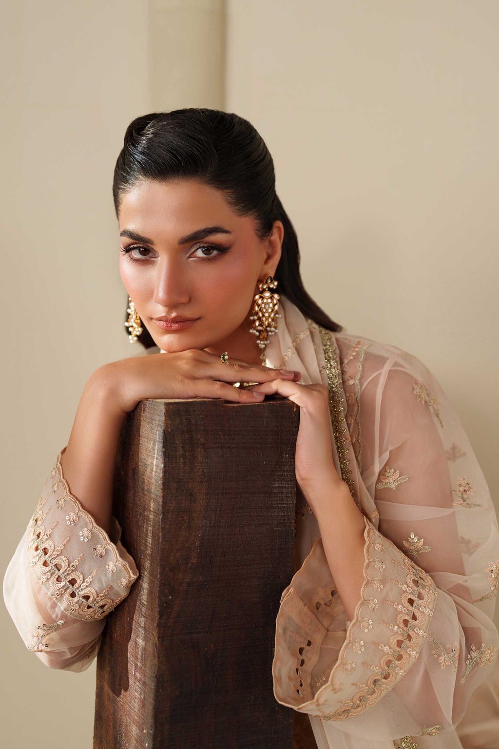 Akbar Aslam - Taupe