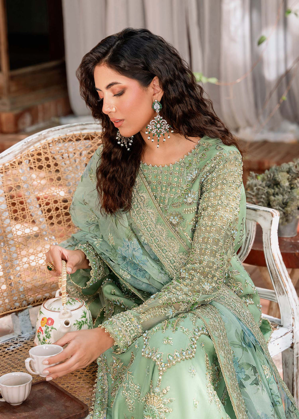Akbar Aslam - Riwayat