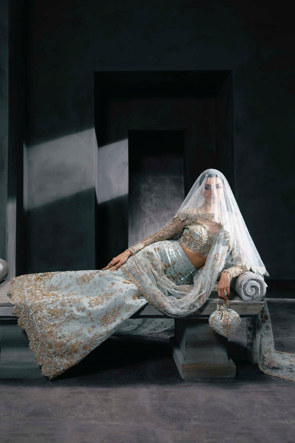 Akbar Aslam - Evadelle