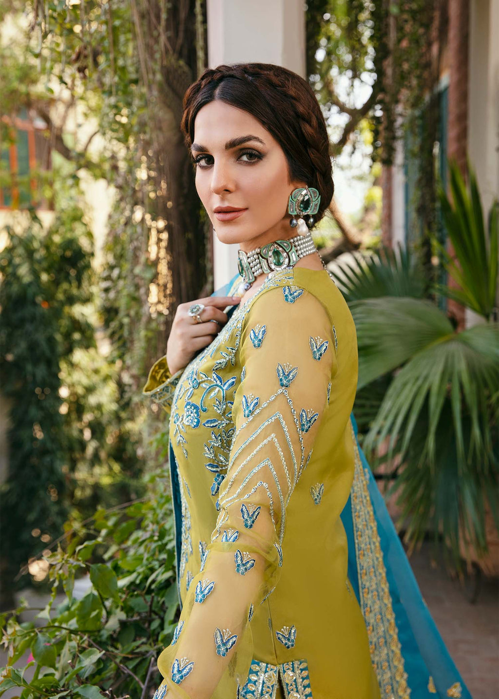Akbar Aslam - Davina