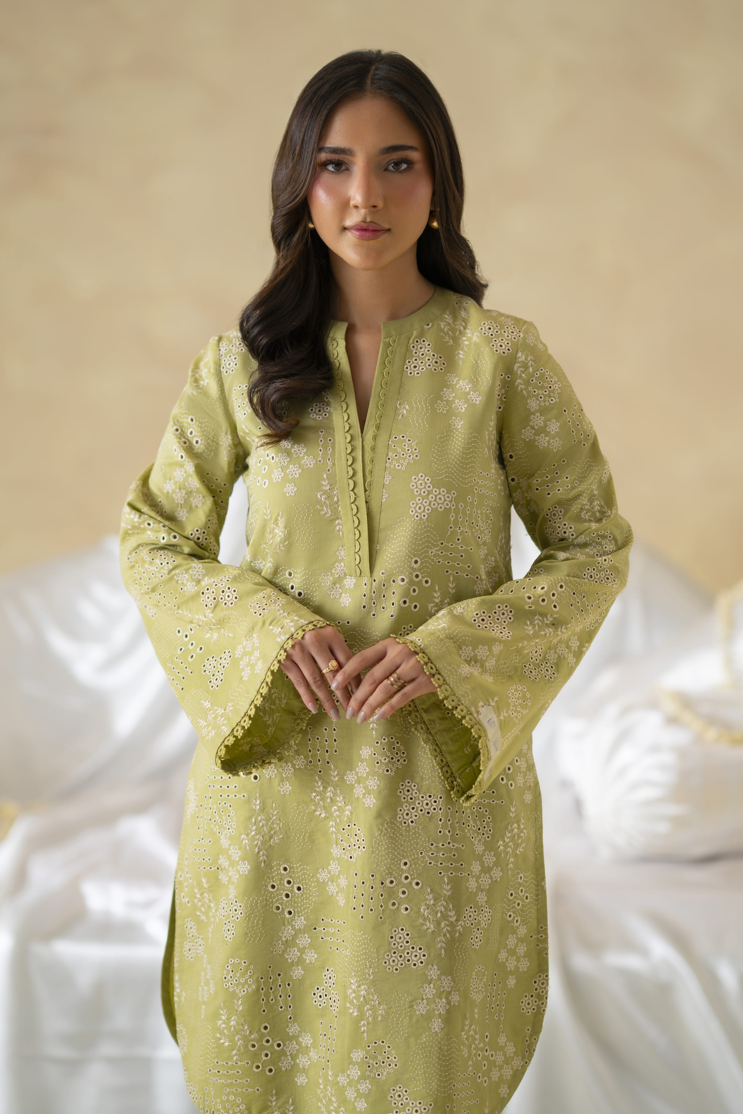 Akbar Aslam - Liora