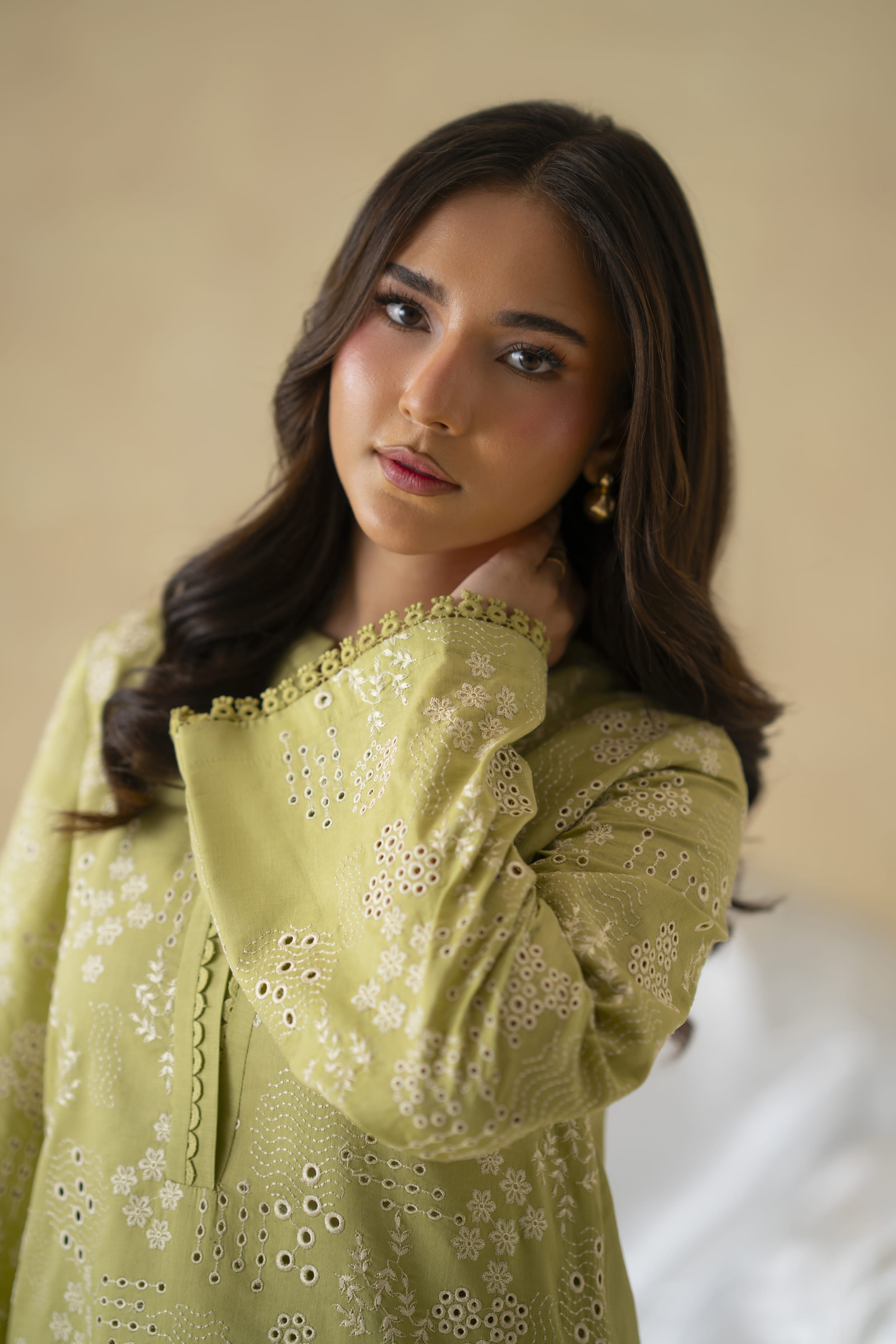 Akbar Aslam - Liora