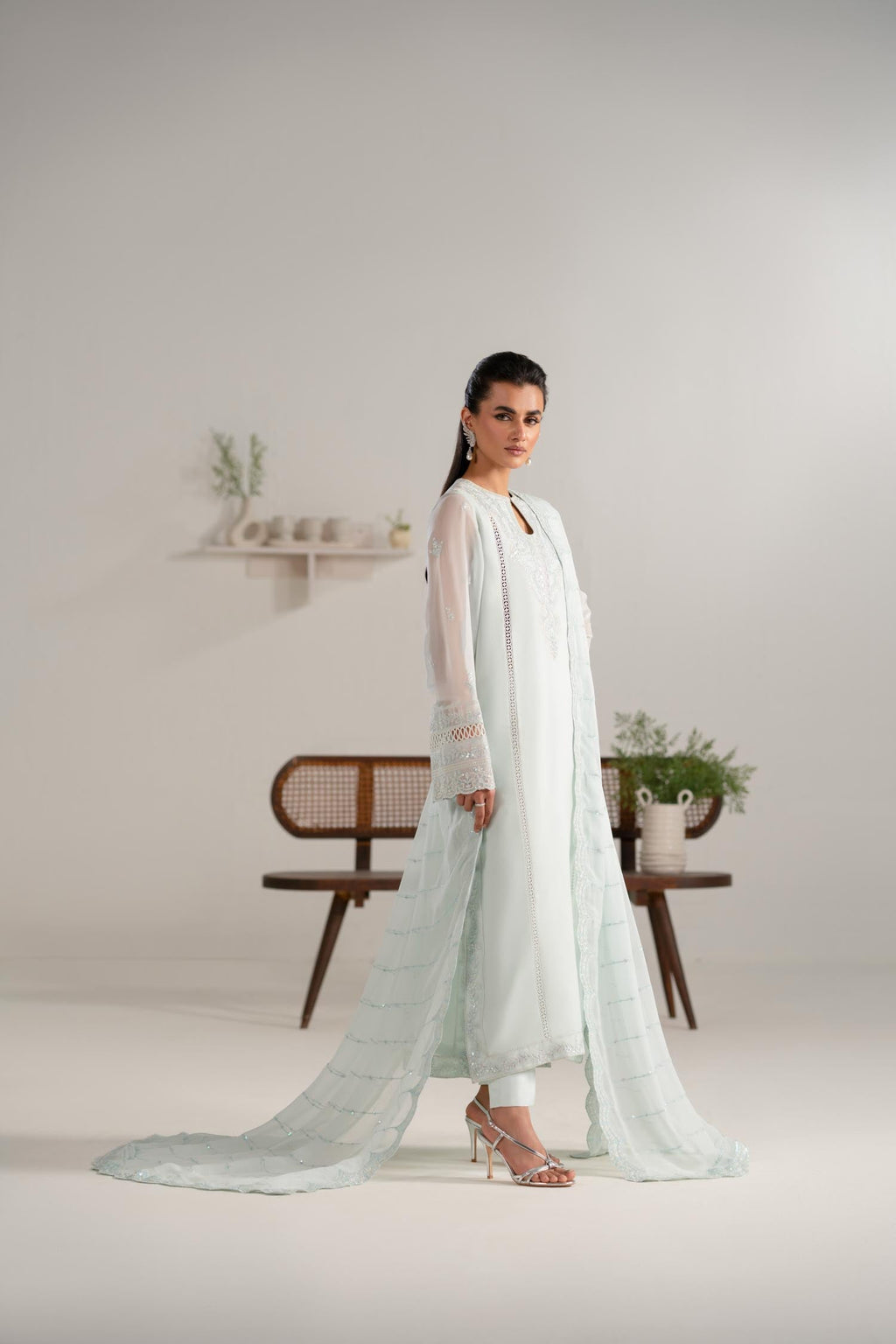 Akbar Aslam - Parizah
