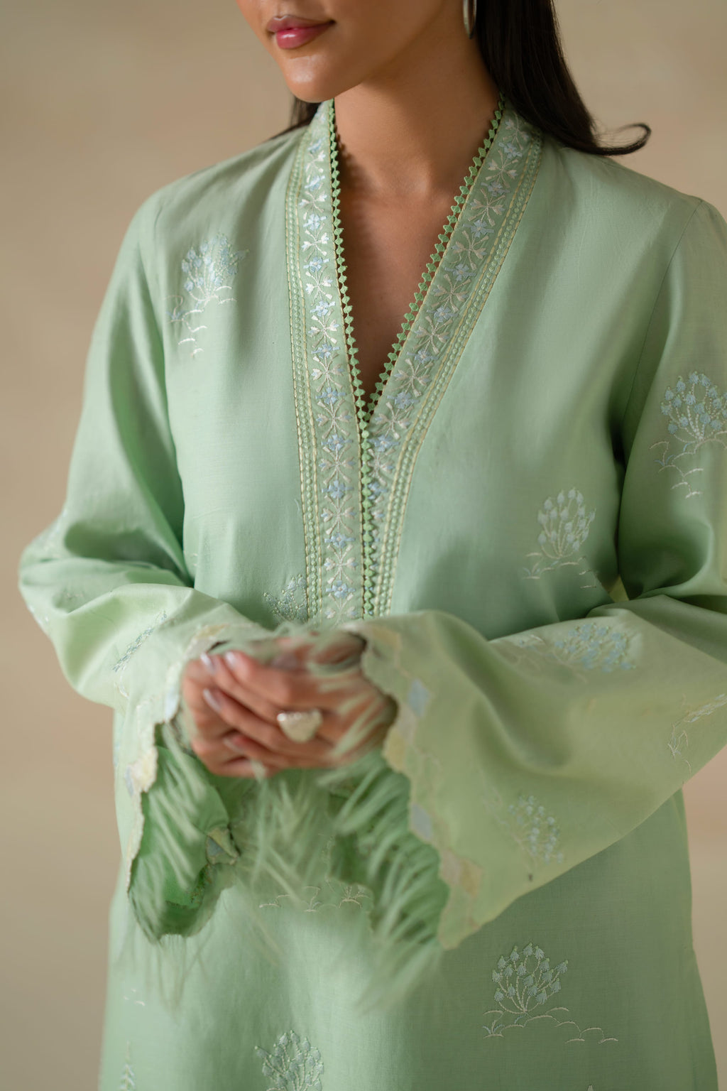 Akbar Aslam - Naira