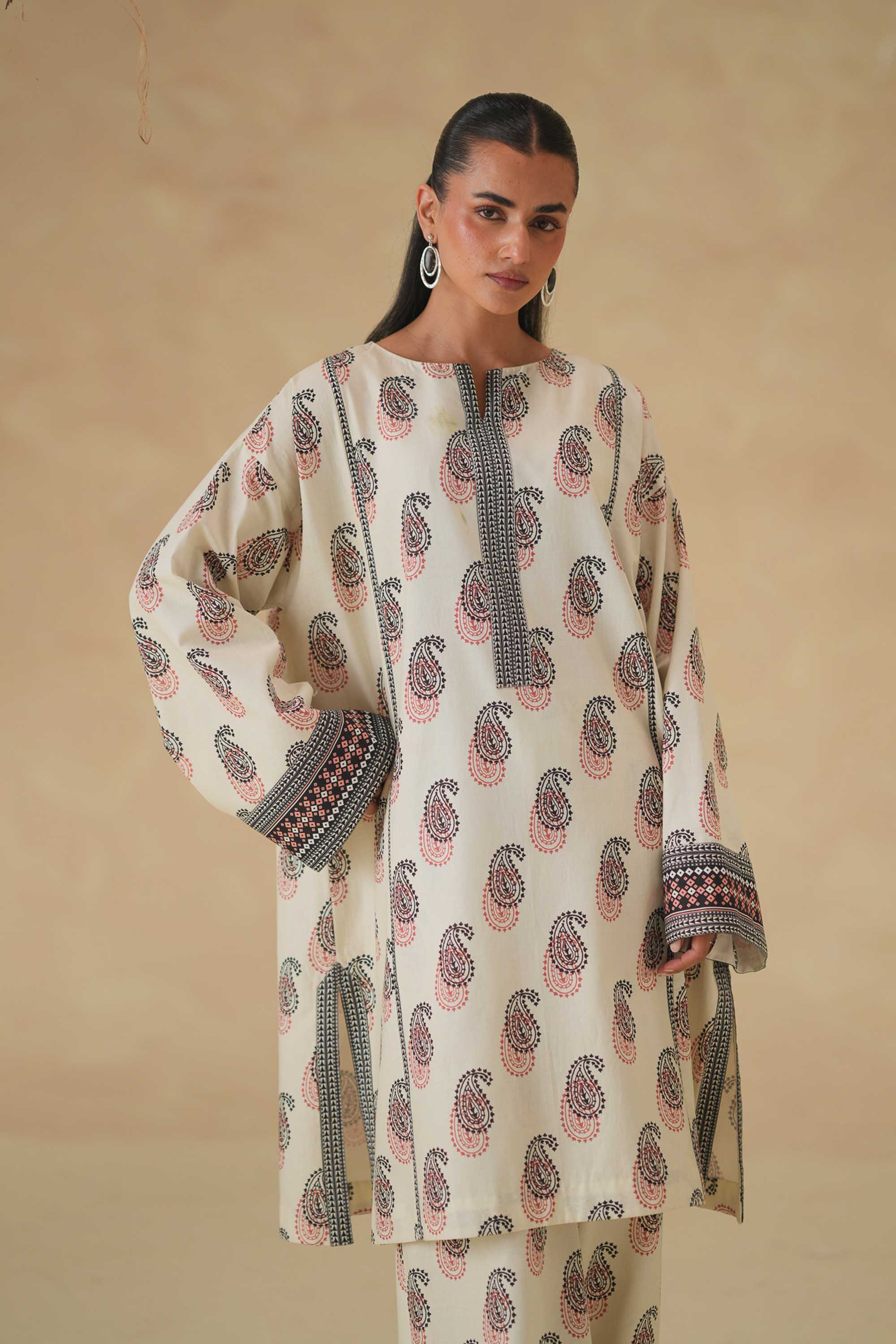 Akbar Aslam - Varo
