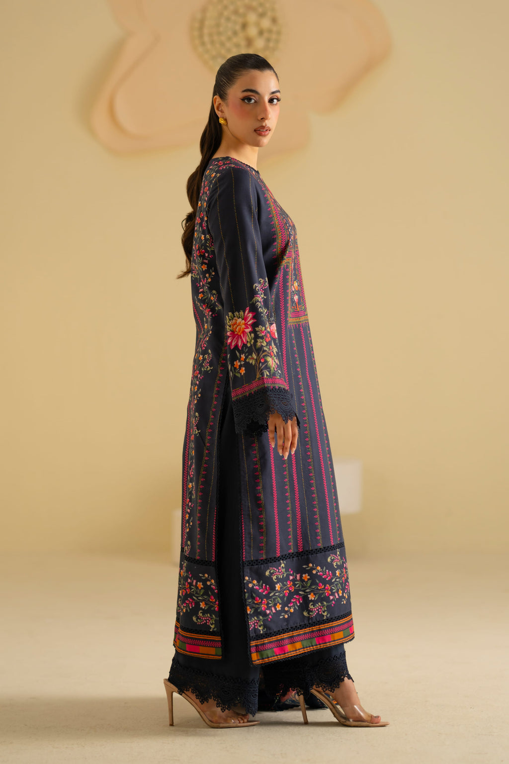 Akbar Aslam - Nixia