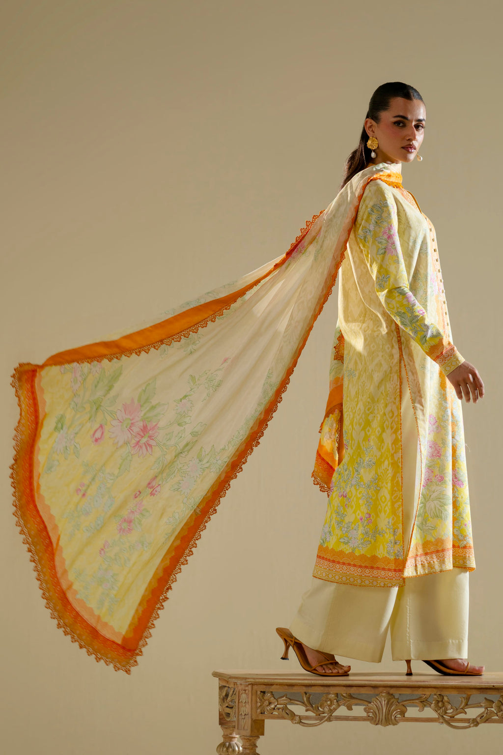 Akbar Aslam - Lynie