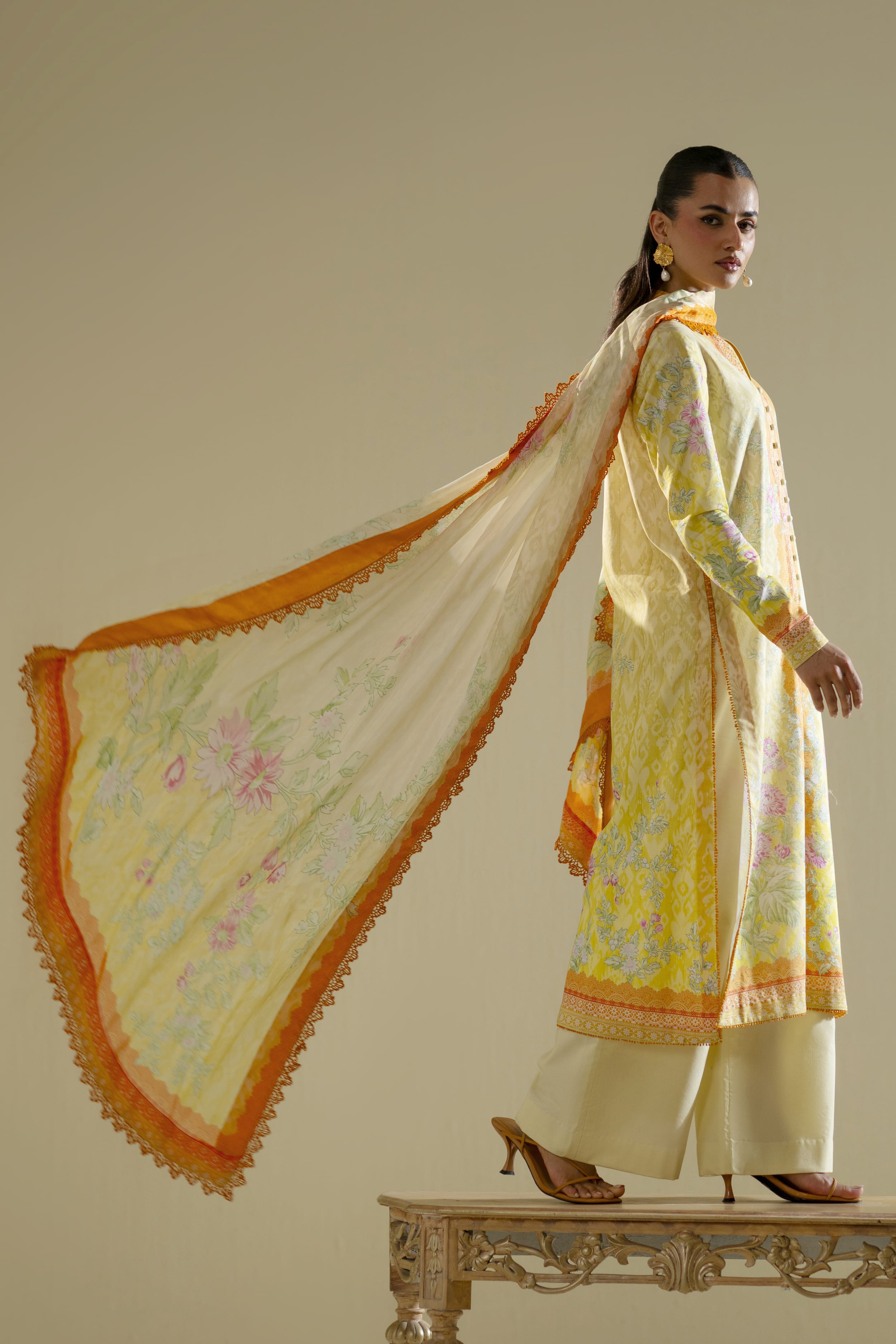 Akbar Aslam - Lynie