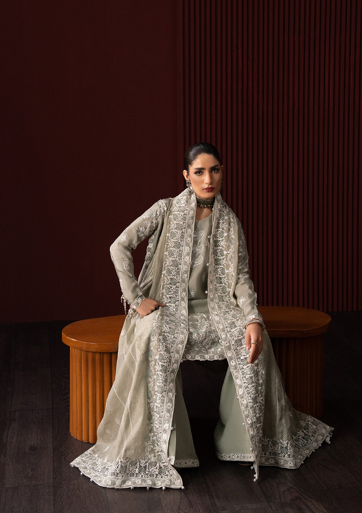Aik Atelier - Lady Aik - Look A2506