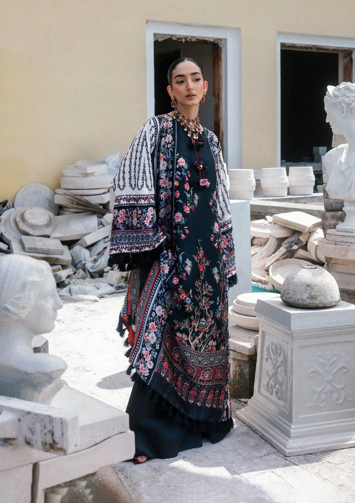 Aik Atelier - Lady Aik - Look B2602