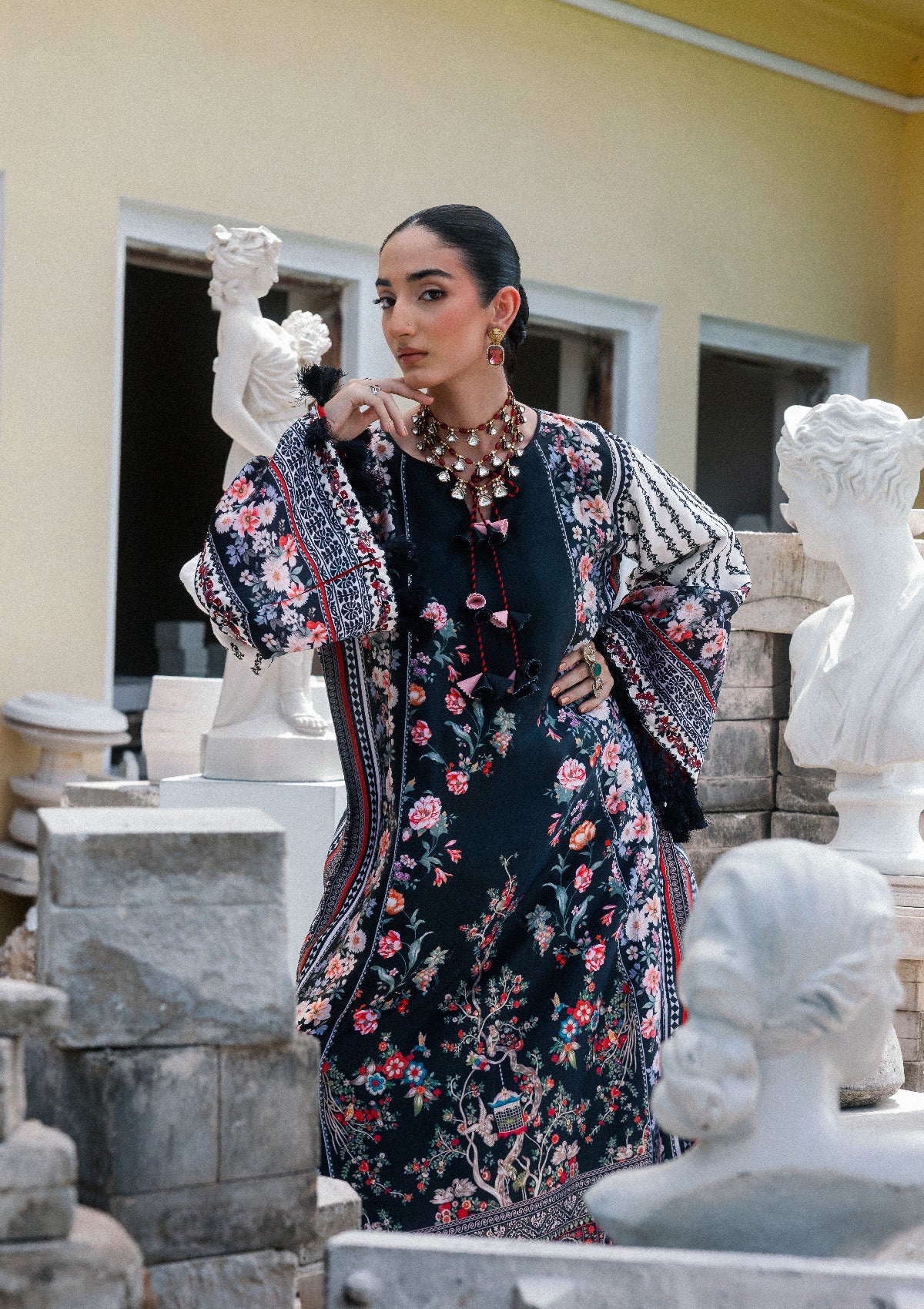 Aik Atelier - Lady Aik - Look B2602