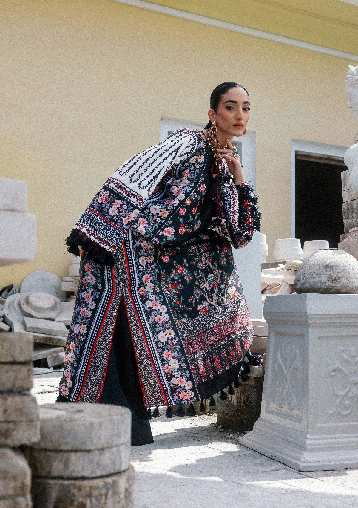 Aik Atelier - Lady Aik - Look B2602