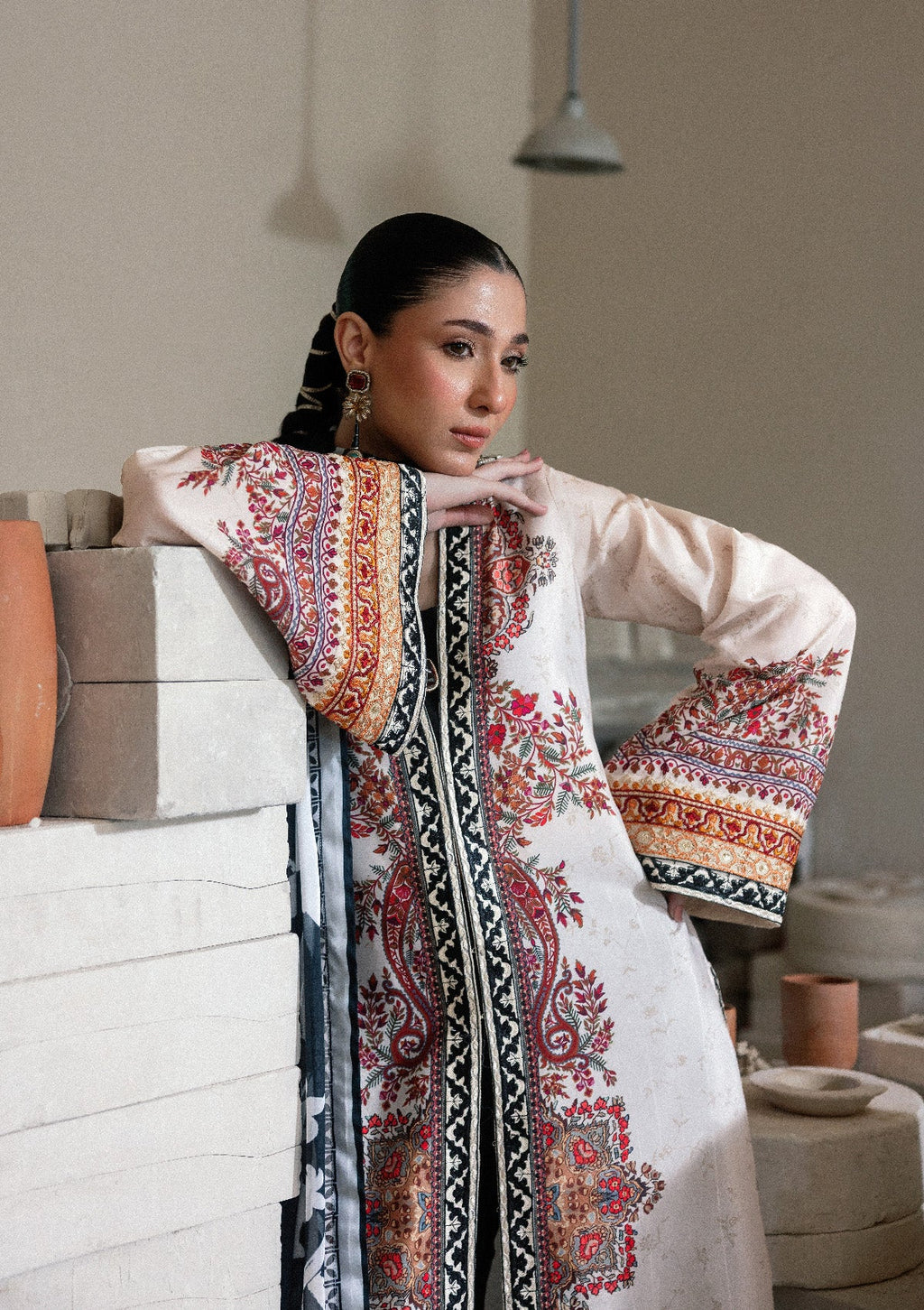 Aik Atelier - Lady Aik - Look B2604